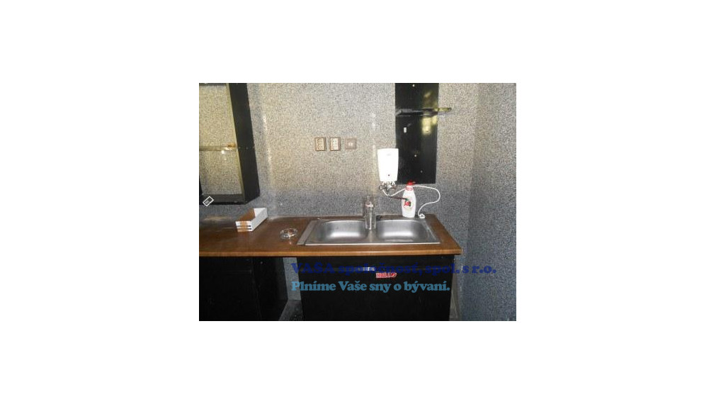 Na predaj multifunkčná budova v centre Hnúšti