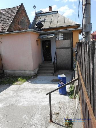 Na predaj multifunkčná budova v centre Hnúšti