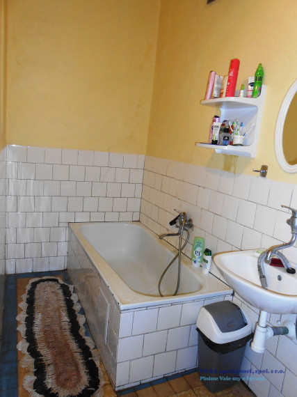 Rodinný dom - usadlosť v obci Hostišovce, okr. Rim. Sobota