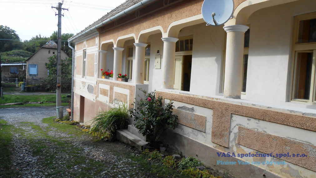 Rodinný dom - usadlosť v obci Hostišovce, okr. Rim. Sobota