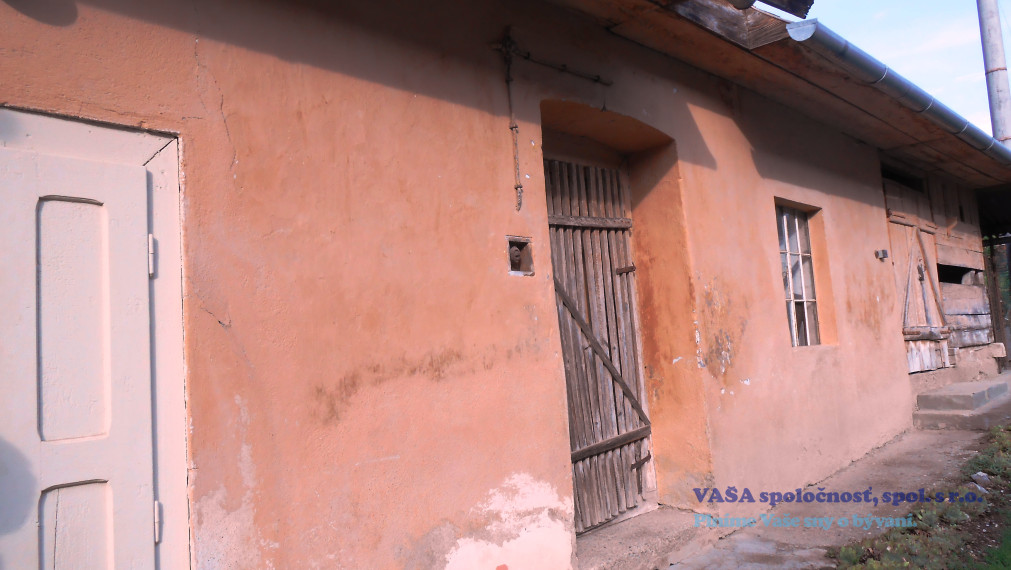 Rodinný dom - usadlosť v obci Hostišovce, okr. Rim. Sobota