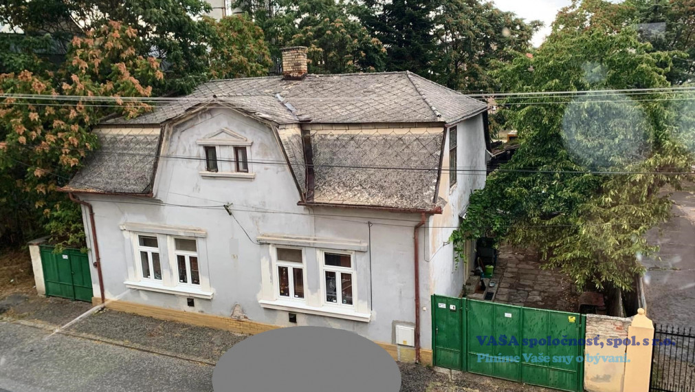 SÚRNE NA PREDAJ! - stavebný pozemok s RD v Rimavskej Sobote