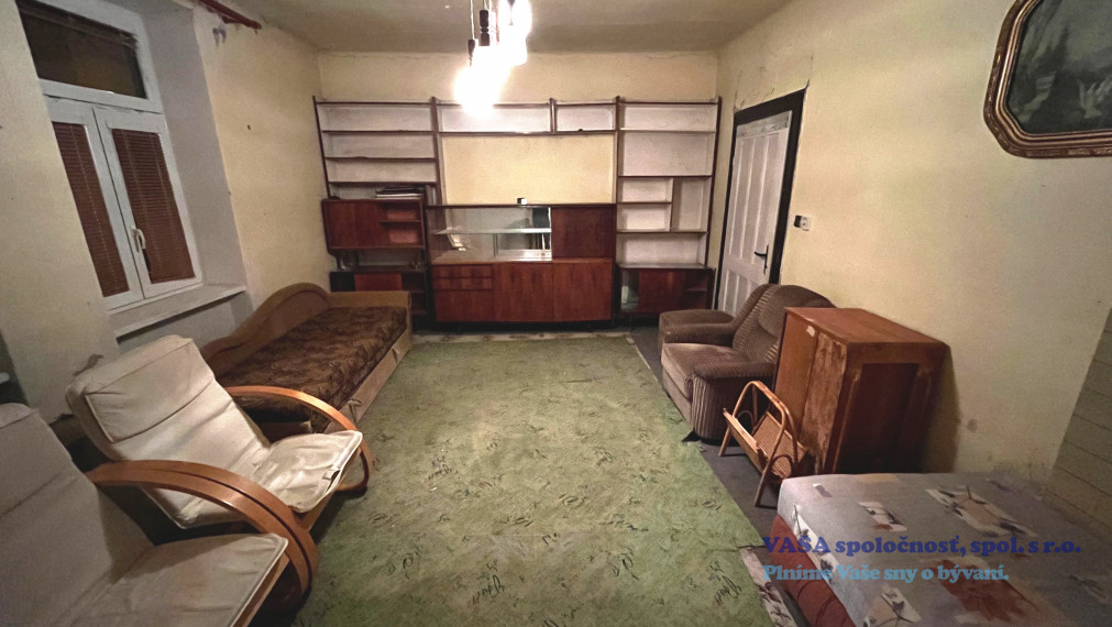 SÚRNE NA PREDAJ! - stavebný pozemok s RD v Rimavskej Sobote