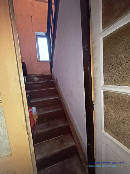 SÚRNE NA PREDAJ! - stavebný pozemok s RD v Rimavskej Sobote