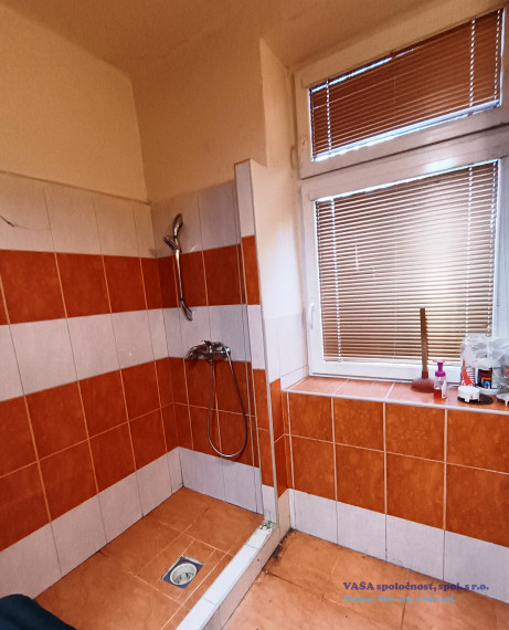 SÚRNE NA PREDAJ! - stavebný pozemok s RD v Rimavskej Sobote