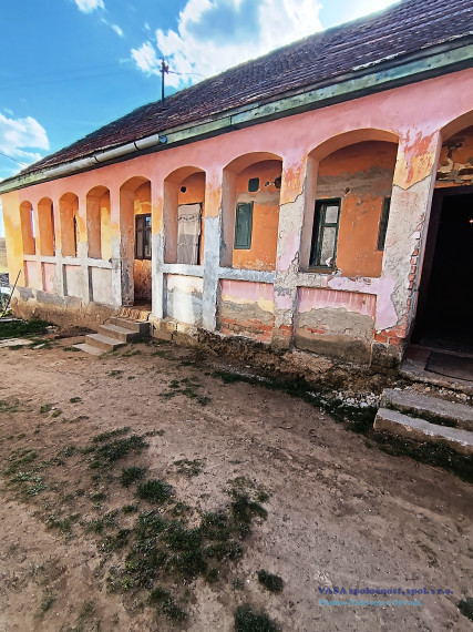 Na predaj je malý rodinný dom v obci Stará Bašta