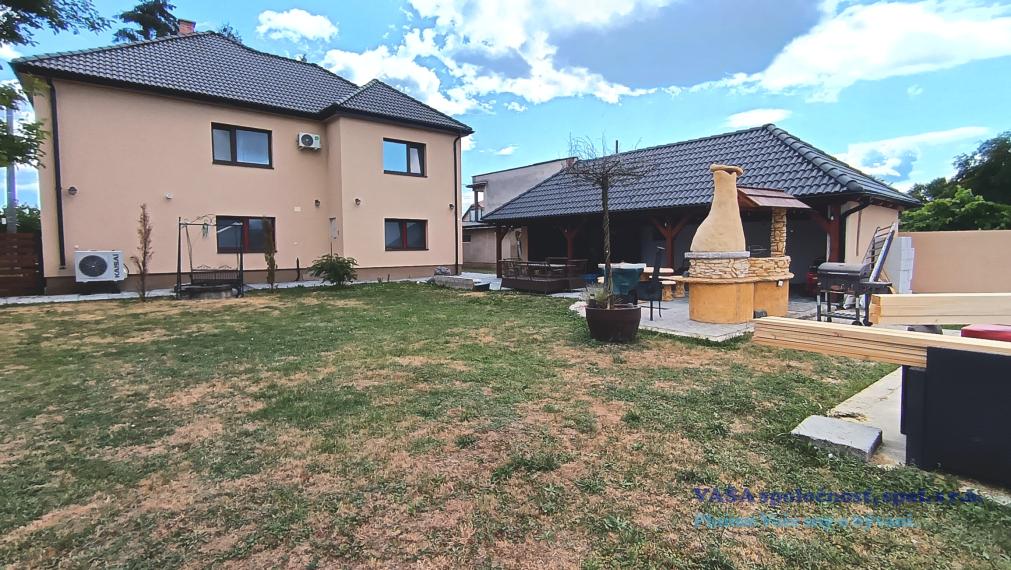 Na predaj veľký zrekonštruovaný RD v obci Holiša, okr. Lučenec