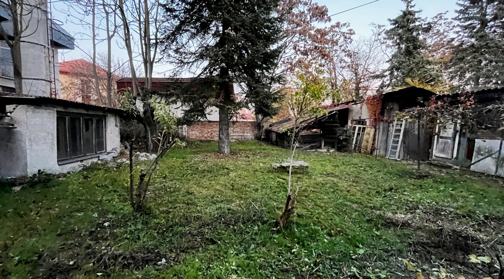 SÚRNE NA PREDAJ! - stavebný pozemok s RD v Rimavskej Sobote