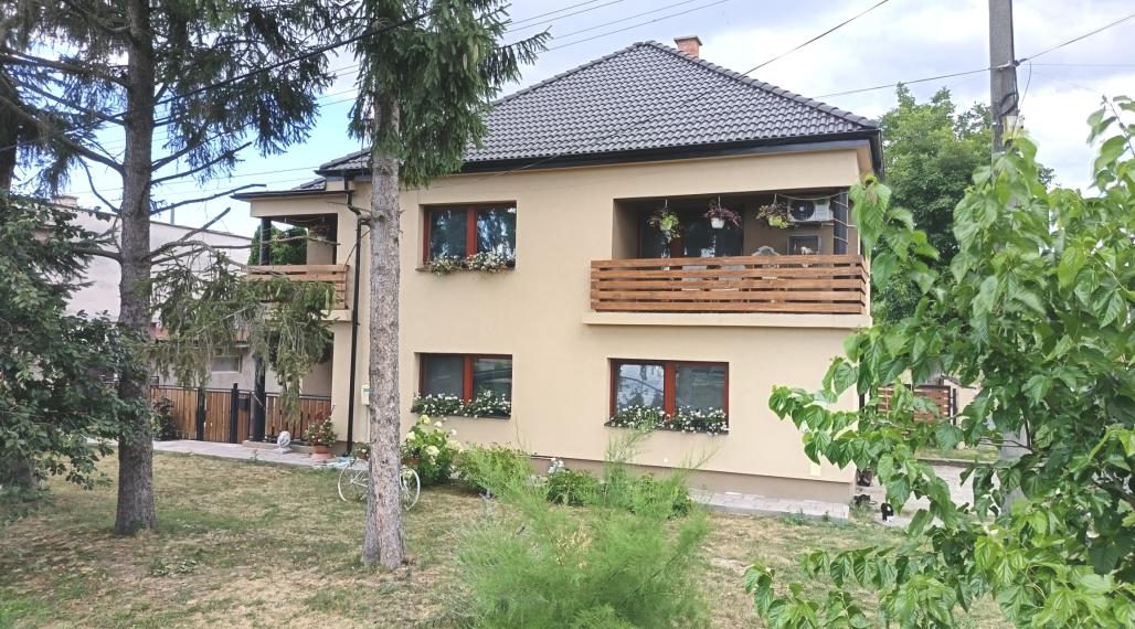 Na predaj veľký zrekonštruovaný RD v obci Holiša, okr. Lučenec