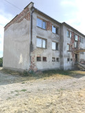 V ponuke sú dve tehlové bytové domy vo Včelinciach pri Tornali. - fotografia 3