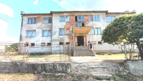 V ponuke sú dve tehlové bytové domy vo Včelinciach pri Tornali. - fotografia 7