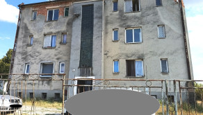 V ponuke sú dve tehlové bytové domy vo Včelinciach pri Tornali. - fotografia 4