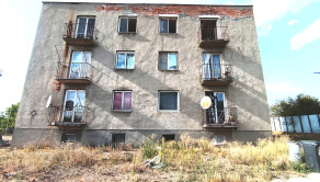 V ponuke sú dve tehlové bytové domy vo Včelinciach pri Tornali. - fotografia 1