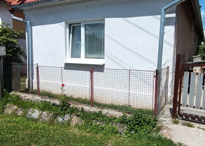 Na predaj je 3-izbový domček v obci Mojín okr. Rimavská Sobota.