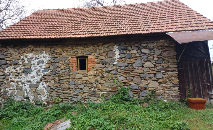 Domček na chalupárenie v obci Polom okr. Rim. Sobota - fotografia 4