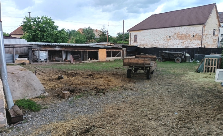 Na predaj je veľký RD blízko Rimavskej Soboty - fotografia 8
