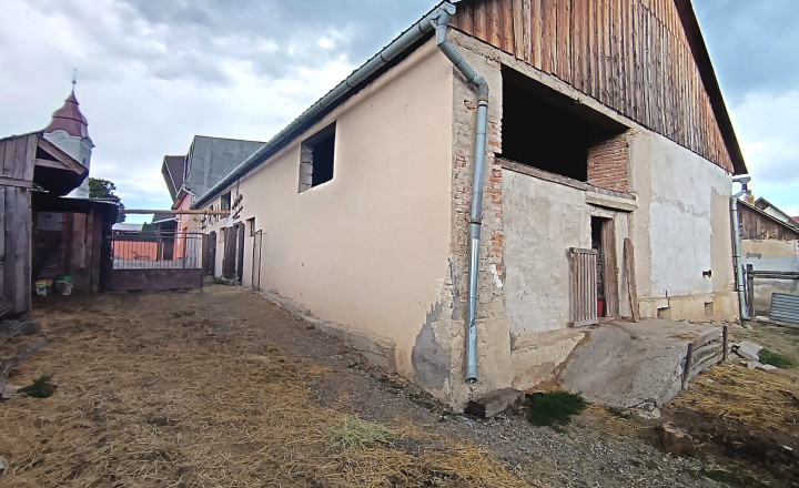 Na predaj je veľký RD blízko Rimavskej Soboty - fotografia 4