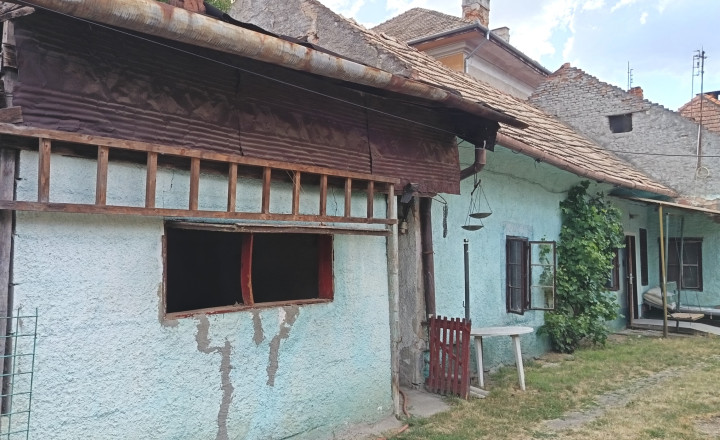 POZOR ! Znížená cena o 8.000 Eur.. Malý domček v Rimavskej Sobote - fotografia 1