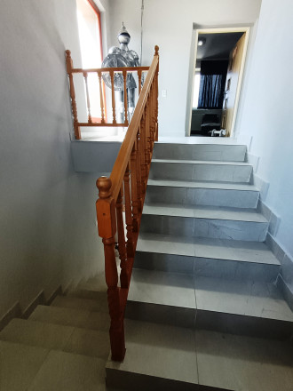 Na predaj veľký zrekonštruovaný RD v obci Holiša, okr. Lučenec - fotografia 15