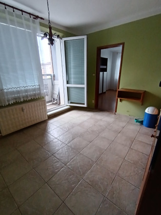 Na predaj je zrekonštruovaný 3- izb. byt v centre Rimavskej Soboty - fotografia 4