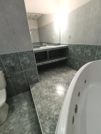Na predaj je zrekonštruovaný 3- izb. byt v centre Rimavskej Soboty - fotografia 11